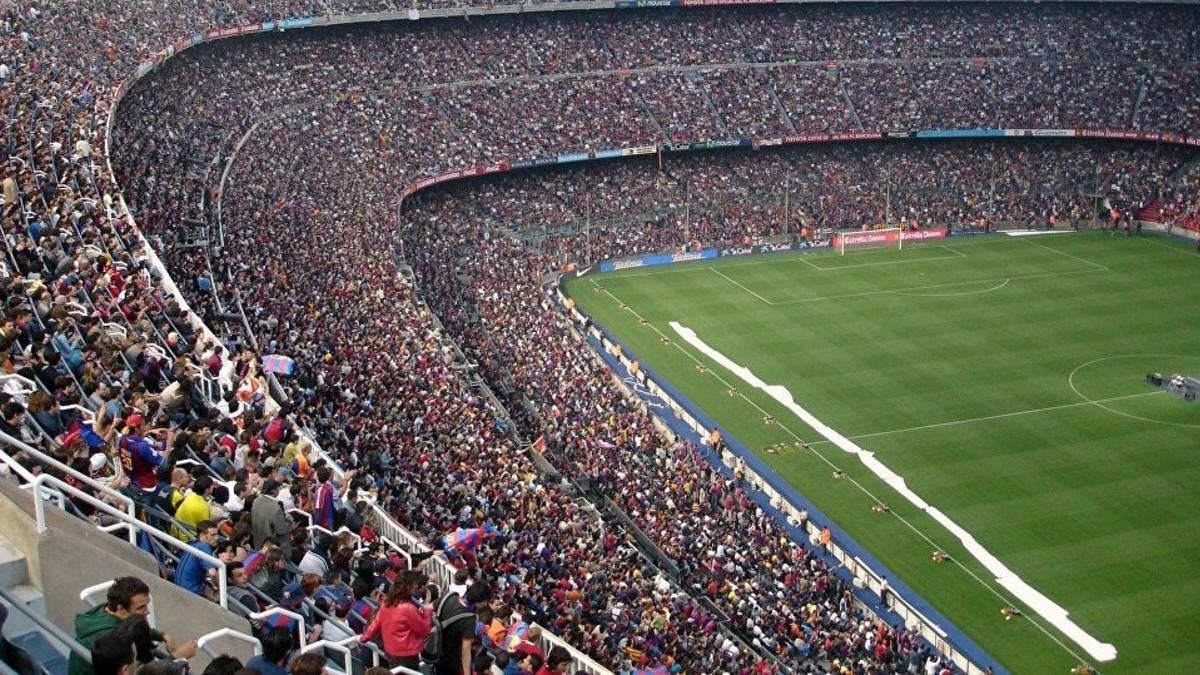 España aprueba la vuelta del público a los estadios