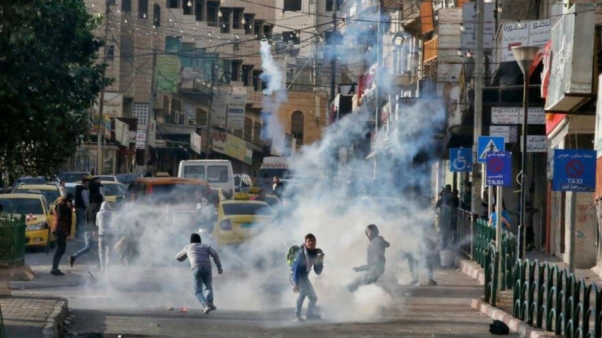 Protestas del “Día de la Ira” contra legalización de EE.UU. de asentamientos en Cisjordania deja decenas de palestinos heridos