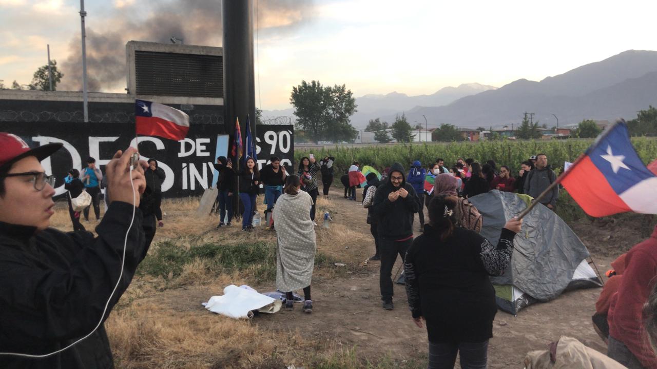 Ejercicio del poder constituyente: 300 familias toman terrenos de la Viña Cousiño Macul