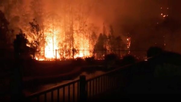 Mueren en Australia tres personas por voraces incendios forestales