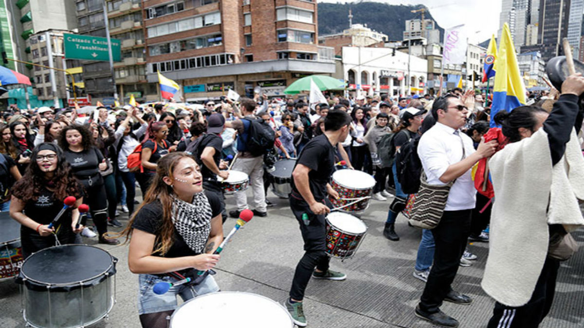 Manifestantes solicitan a Iván Duque respetar el Acuerdo de Paz de Colombia