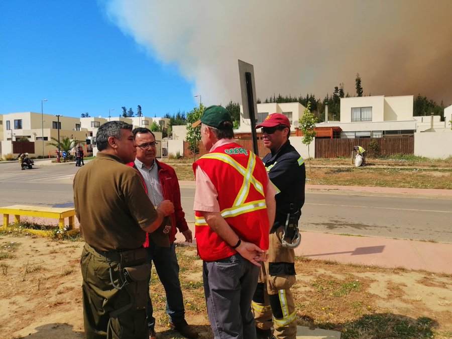 Valparaíso: Evacuan casas en Placilla y Curauma por gigantesco incendio que ha consumido más de 500 hectáreas