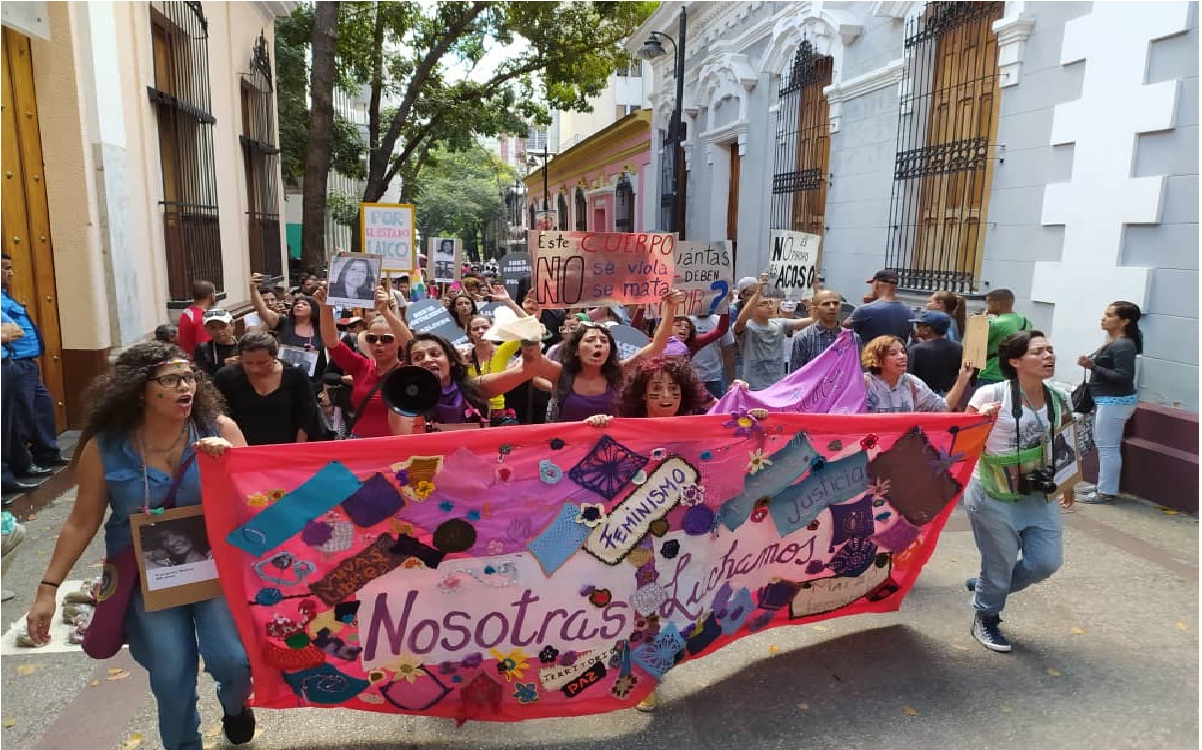 (Fotos y Videos) Mujeres de toda latinoamérica se manifiestan en contra de la violencia machista