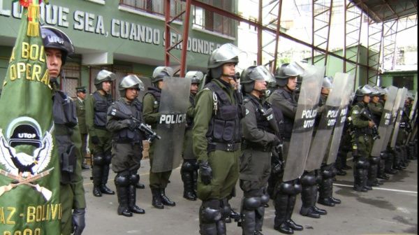 Policía de Bolivia «cobra» a Gobierno de facto y solicita el cumplimiento de sus demandas