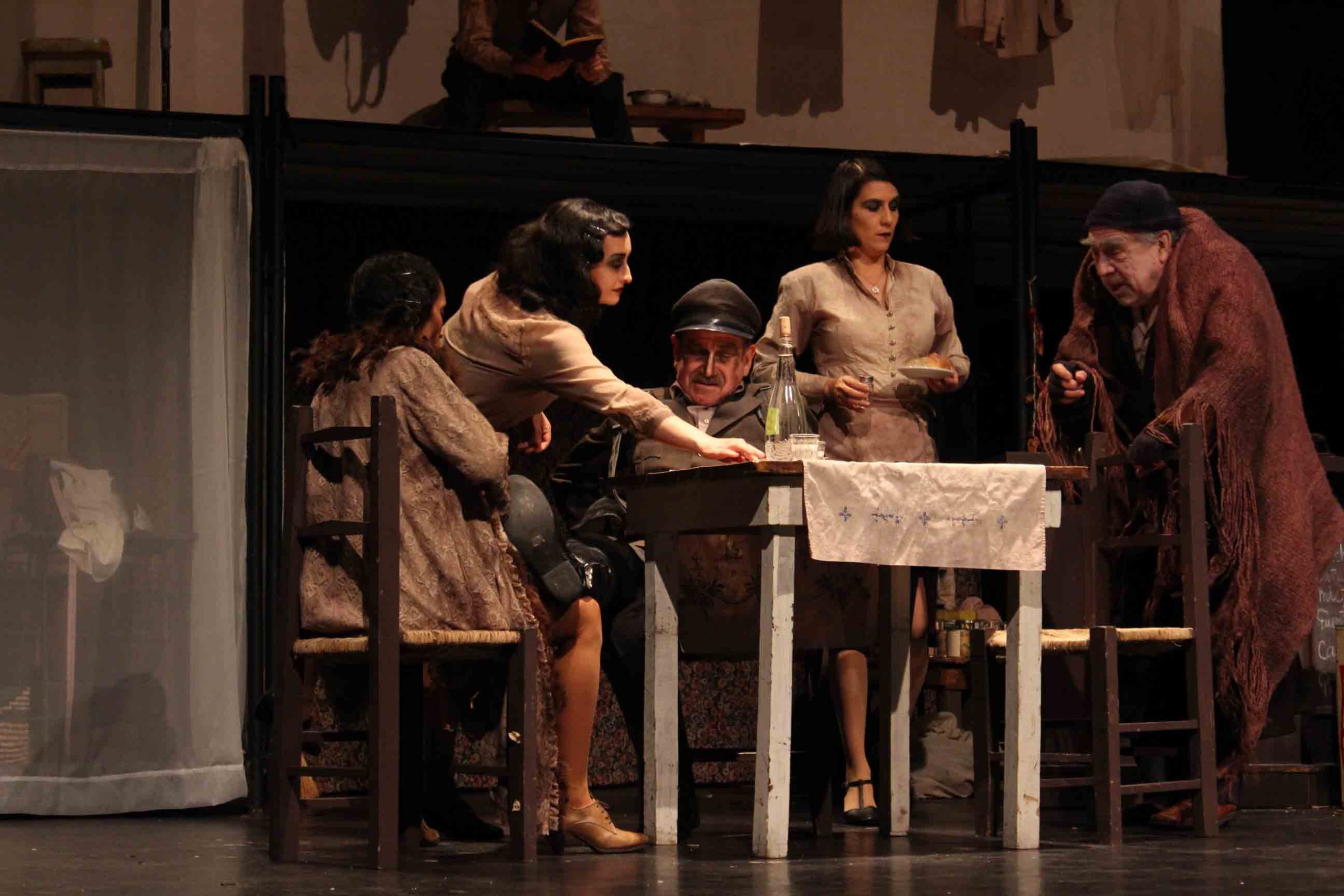 Mineros, campesinos y obreros traen su revolución al Teatro Nacional Chileno
