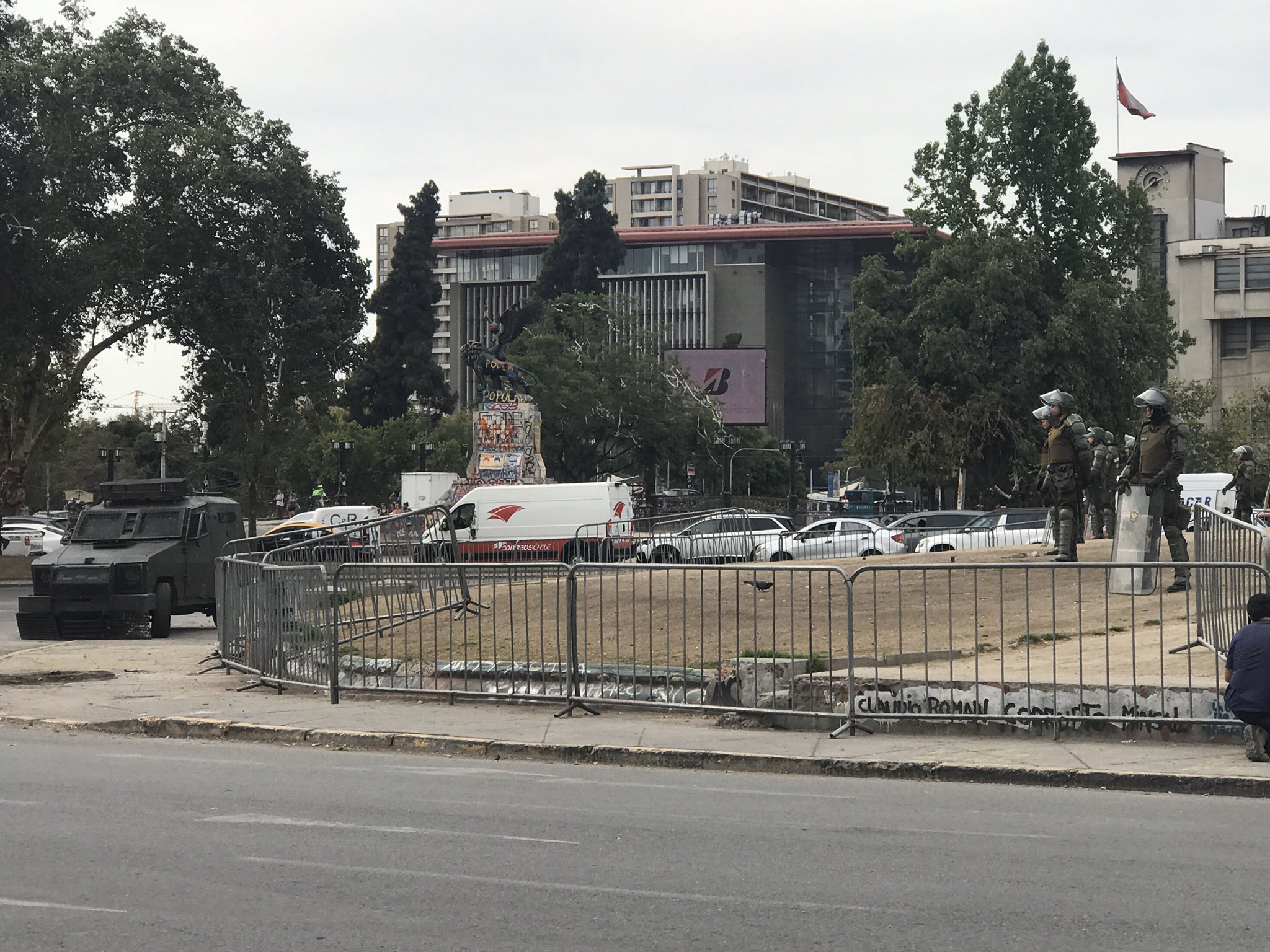 “Nadie le avisó al intendente que la dictadura terminó”: Académico de DDHH realiza advertencia ante Plaza de la Dignidad sitiada