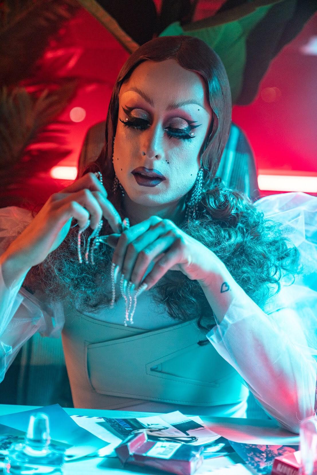 Santaferia lanza video con destacada Drag Queen
