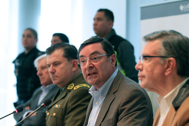 Estos son tus derechos fundamentales que Guevara vulnera cuando copa Plaza de la Dignidad con carabineros