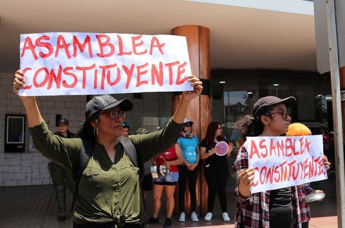 Antofagasta sigue en pie: Jornada de protestas, una manifestante herida en la boca y FFEE bloqueando acceso a hospital