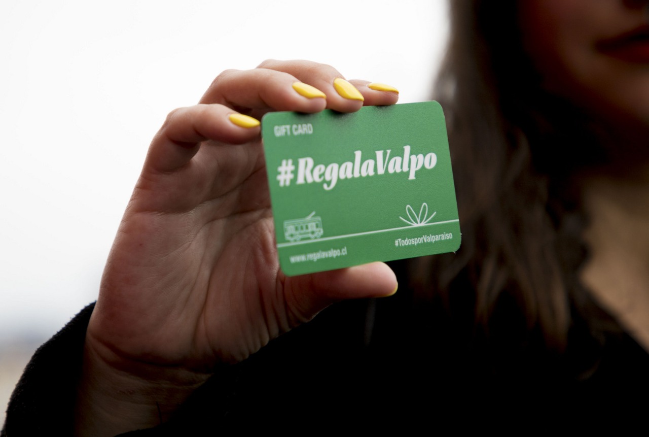 Lanzan campaña #RegalaValpo para reactivar el turismo y el comercio de Valparaíso