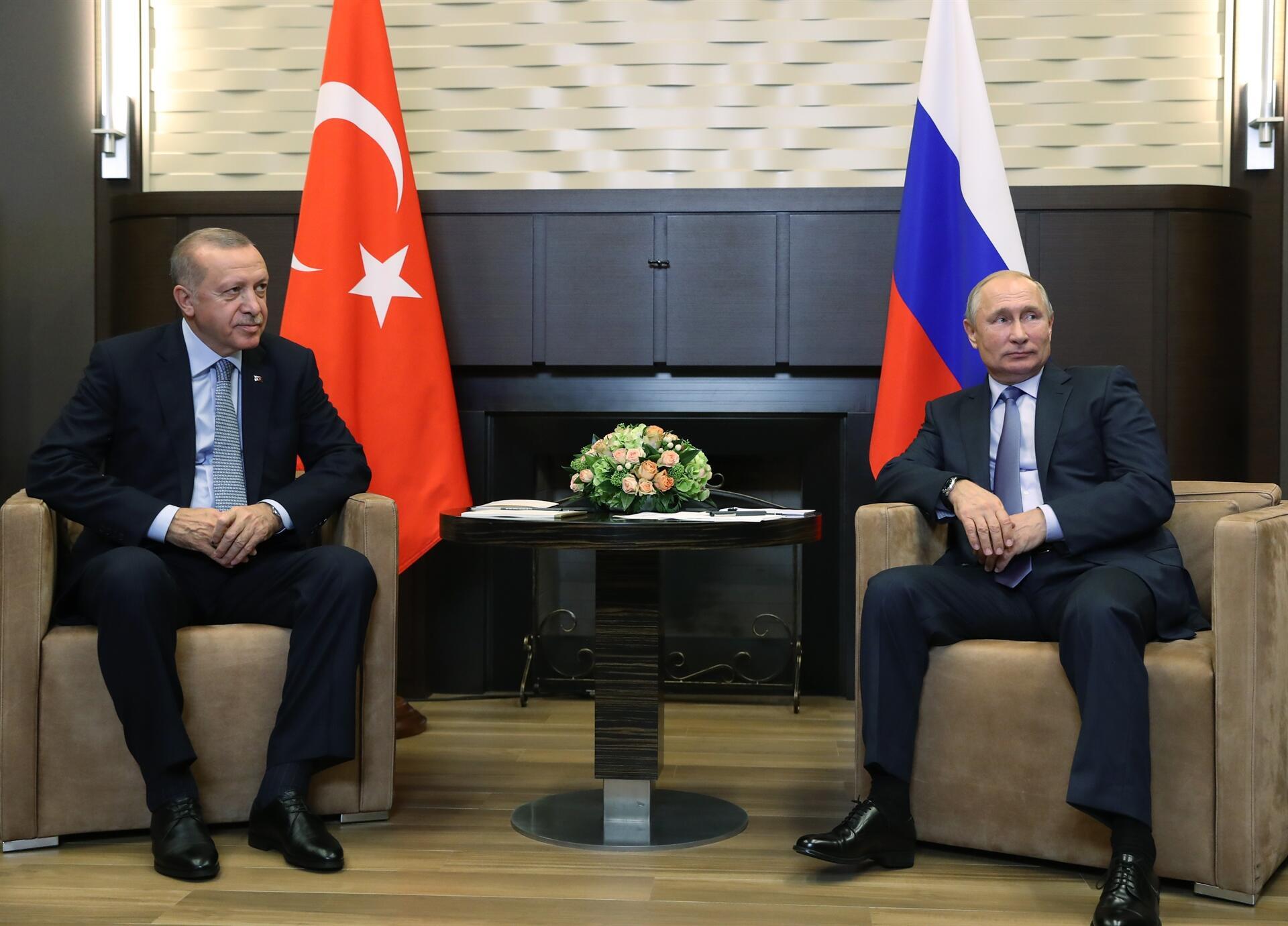 Putin y Erdogan llaman a cumplir plenamente los acuerdos sobre Siria