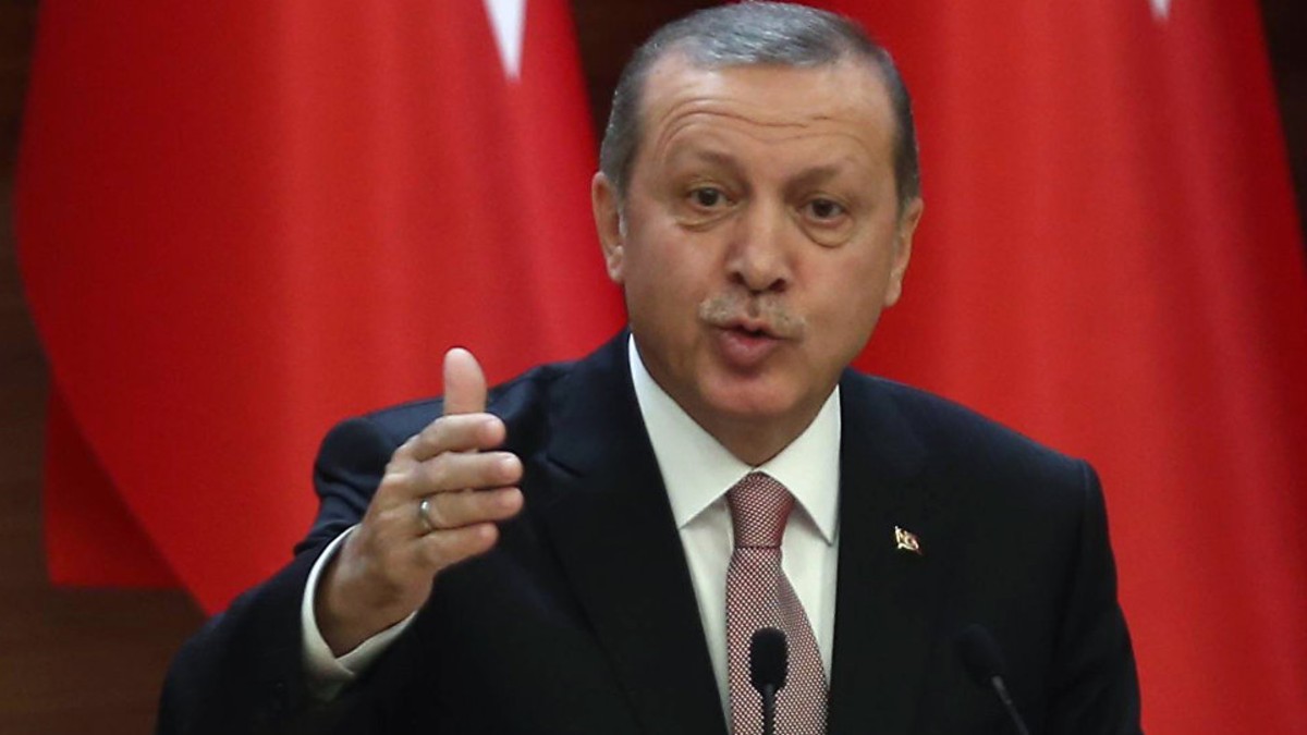 Erdogan exhorta a los turcos a boicotear productos franceses