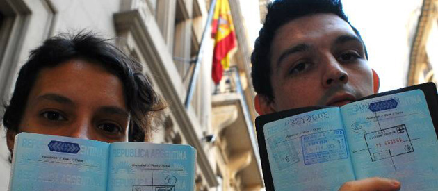 Varados y sin trabajo se quedaron mil argentinos en España