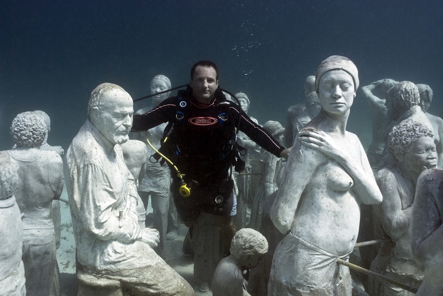 (Video) Conoce las obras de arte submarino que ayudan a salvar los océanos