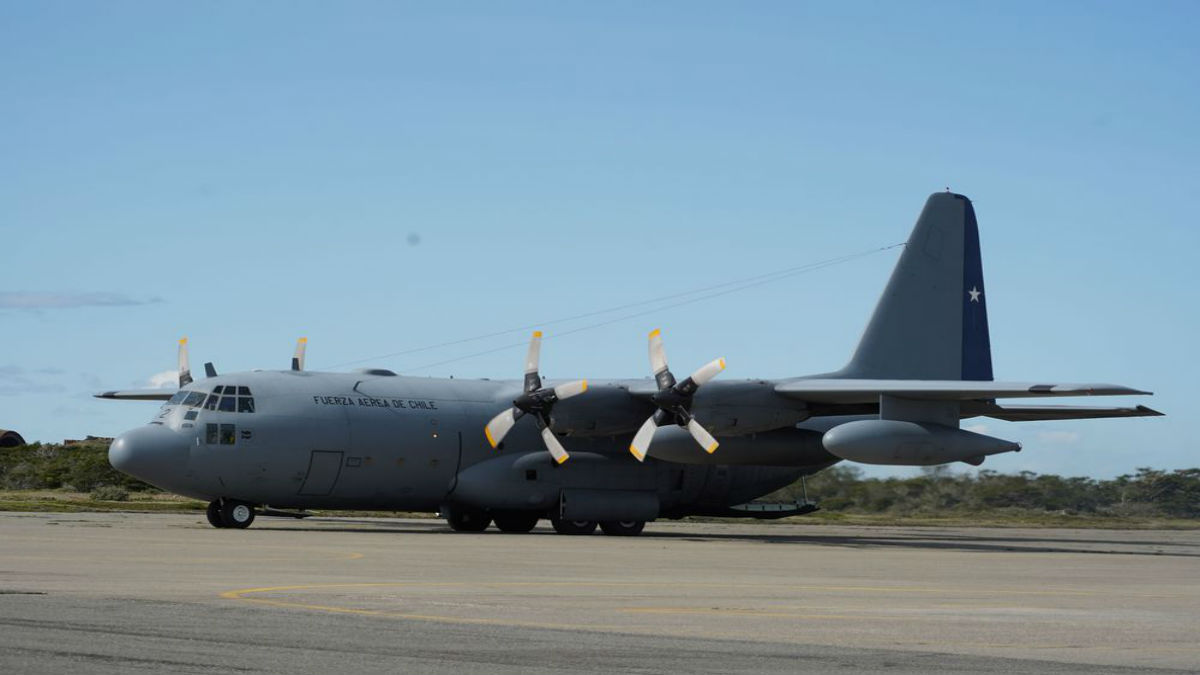 Hallan restos humanos en la zona donde se buscaba el avión militar  siniestrado