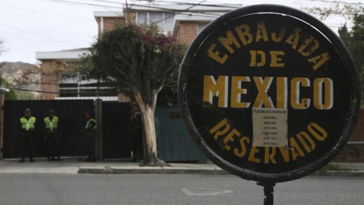 En respuesta al gesto hostil del gobierno de facto de Bolivia, España expulsa a diplomáticos bolivianos