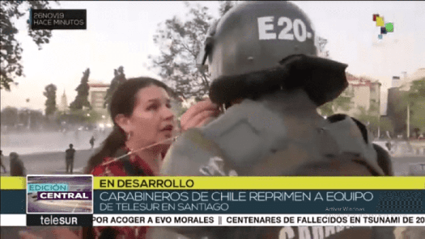 Carabineros volvió a agredir a equipo de TeleSur mientras cubría protestas en  Chile