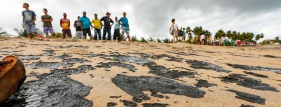 Aparecen más manchas de petróleo en costa noreste de Brasil
