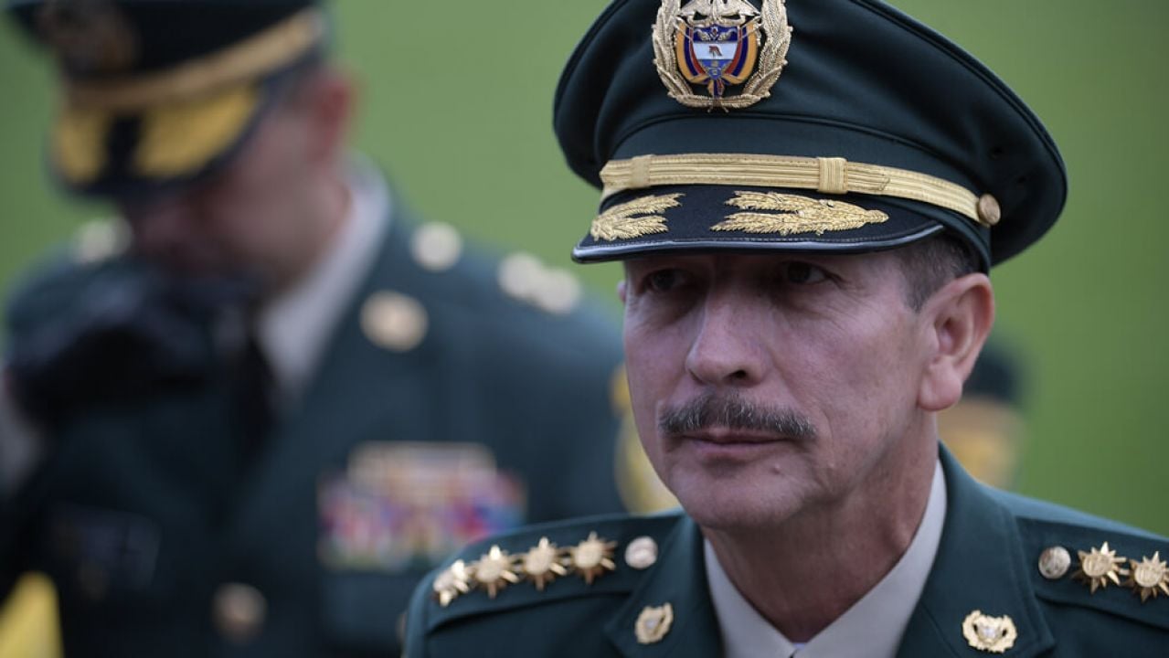 Por «motivos familiares», dimite comandante del ejército de Colombia