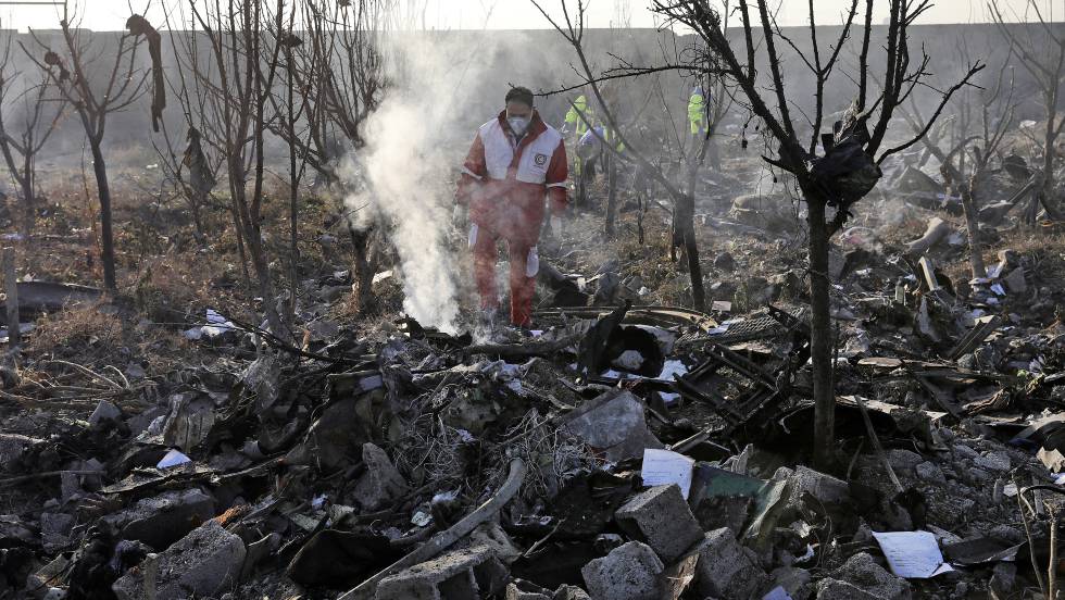 No entregarán las cajas negras: Boeing ucraniano con 176 personas a bordo se estrella en Irán sin dejar sobrevivientes
