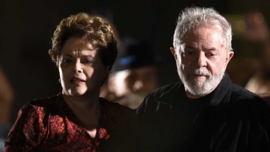 «Al filo de la democracia»: Chileno juega un rol clave en documental brasileño nominado al Oscar 2020