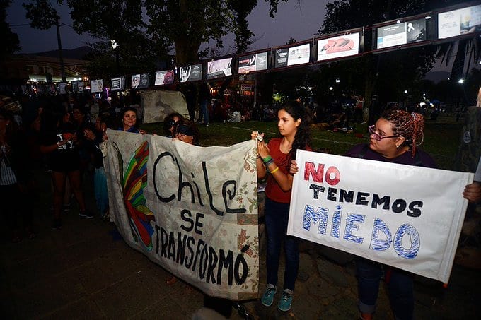 Primera jornada del Festival de Olmué fue recibida con manifestaciones contra el Gobierno