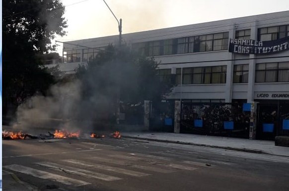 Suspenden rendición de PSU en algunas comunas por tomas y barricadas en liceos