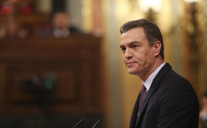 Pedro Sánchez no logra investidura en primera votación, pero espera ser elegido presidente el martes