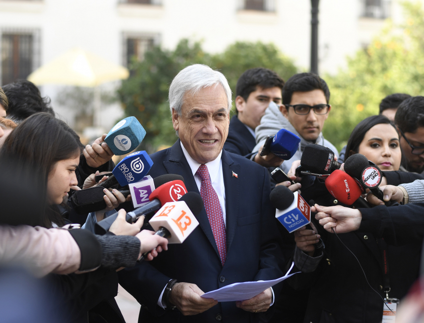 Periodista que denunció a Piñera por usar paraísos fiscales será el primer invitado a comisión investigadora sobre el tema