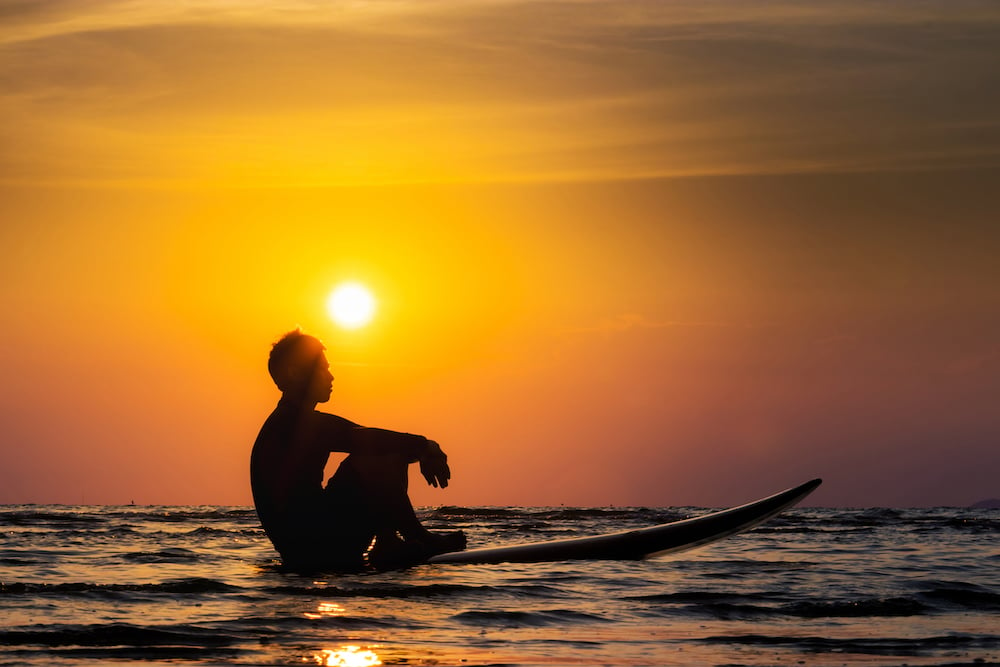 Combinan surf y meditación para que los niños aprendan a controlar el estrés