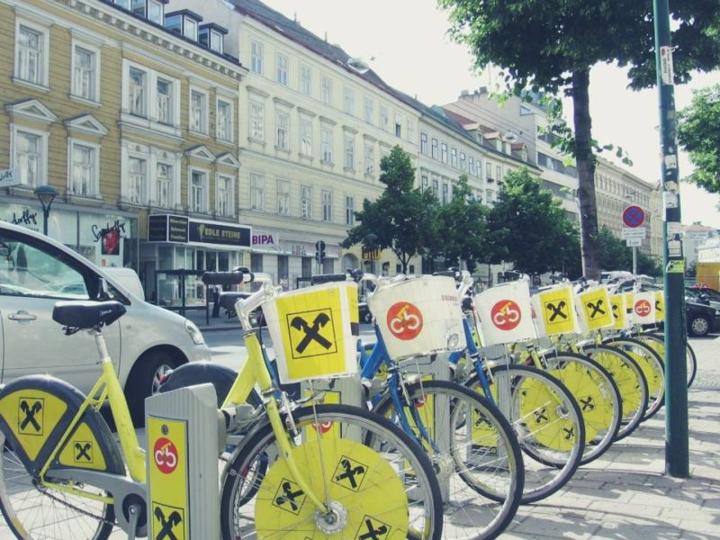 Viena recompensa a quienes prefieren trasladarse en tren o en bicicleta