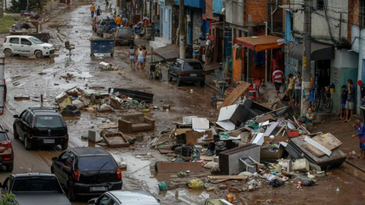 Asciende a 44 muertos y miles de desalojados a causa de las lluvias en Brasil