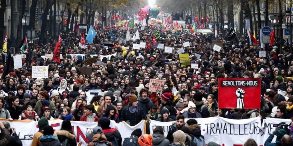 La France a commencé l’année enveloppée de la crise sociale la plus importante de son histoire récente