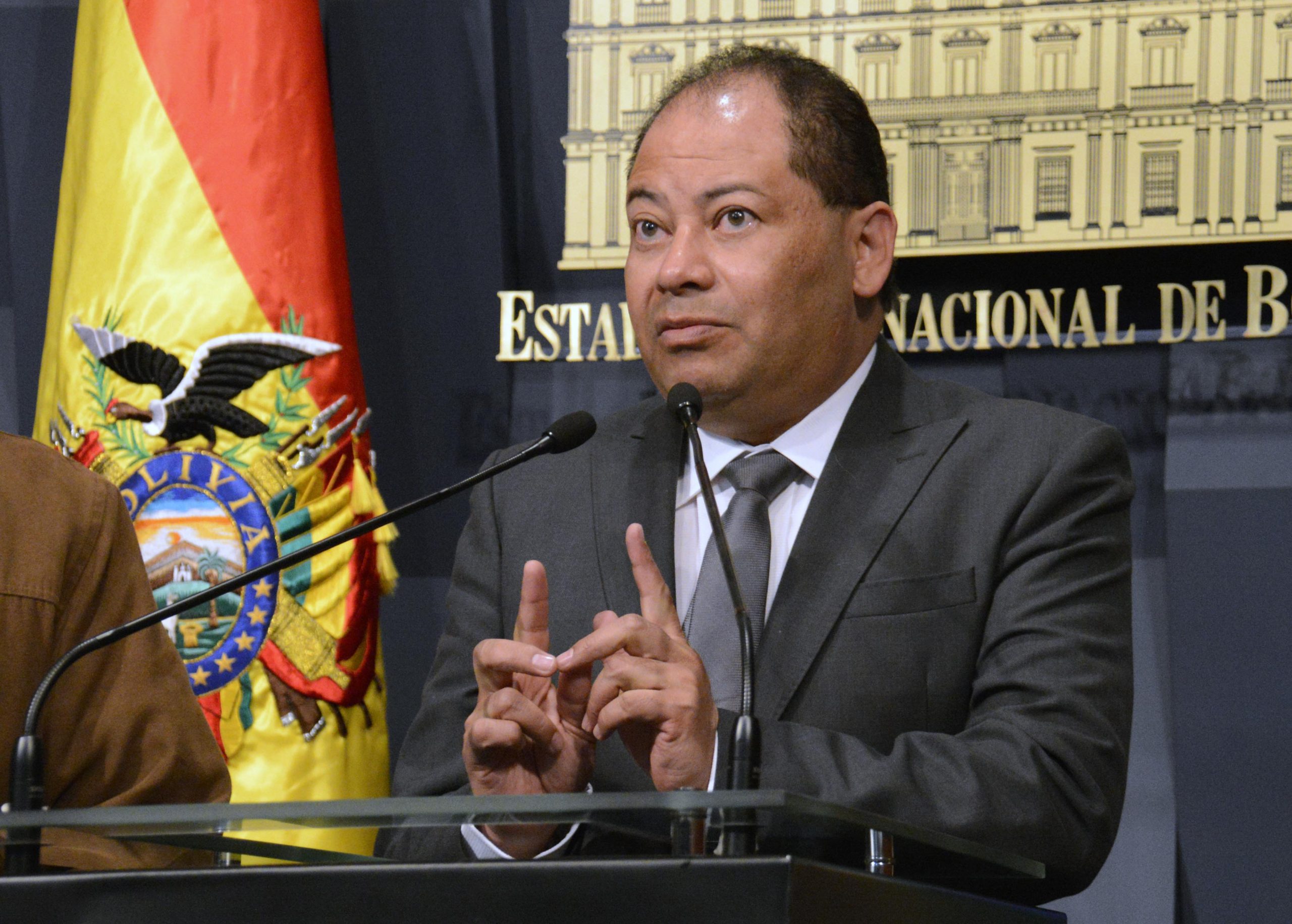 Gobierno golpista de Bolivia detiene al exministro Carlos Romero