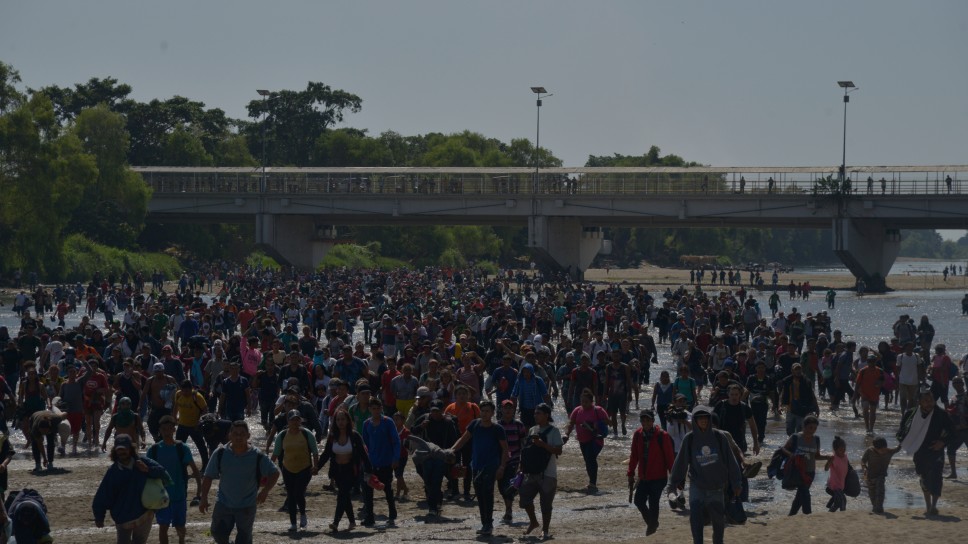 Chantaje o seguridad: ¿Por qué México frena el paso a la caravana de migrantes?