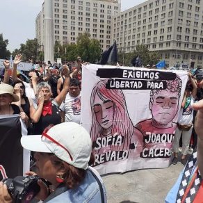 «No confiamos en el sistema»: Los angustiantes días de las familias de  Sofía Arévalo y Joaquín Cáceres, dos de los menores presos en el estallido