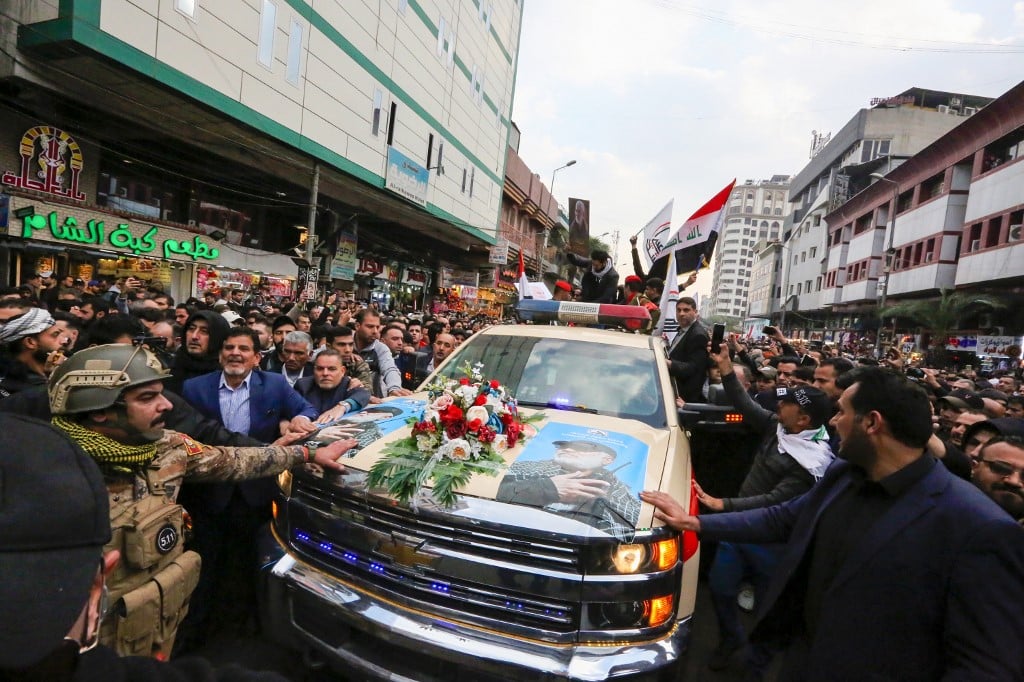 Miles de iraquíes tomaron las calles de  Bagdad para dar el último adiós a Soleimani