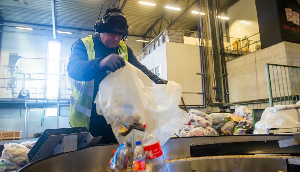 Noruega supera expectativas en Europa con novedoso sistema de reciclaje de plástico