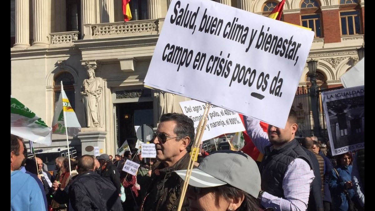 Agricultores españoles protestan para exigir condiciones de sustentabilidad