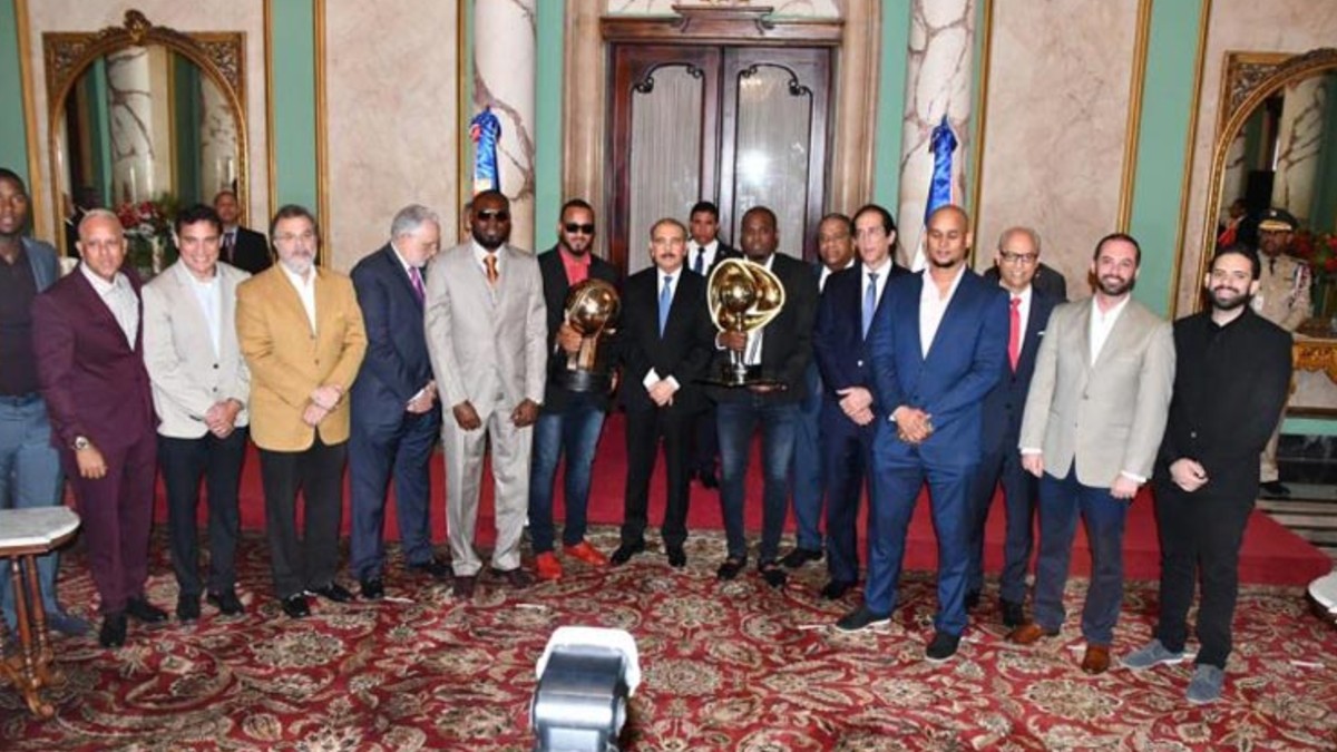 Campeones de la Serie del Caribe se reúnen con el presidente de República Dominicana