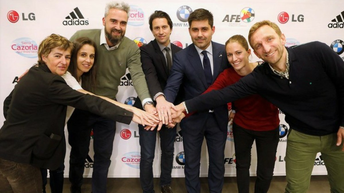 Futbolistas españolas consiguen acuerdo laboral equitativo