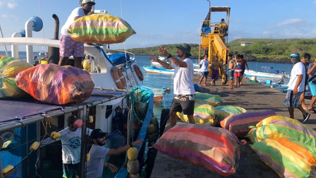 Retiran más de 8 toneladas de basura en las islas Galápagos