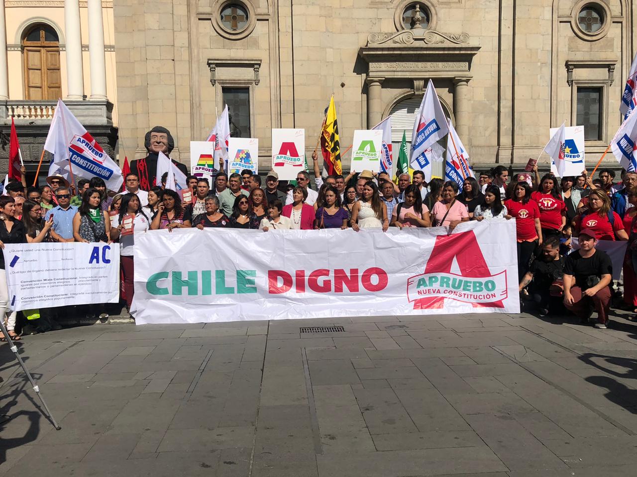 Comando Apruebo Chile Digno inició campaña para cambiar la Constitución: Llaman a votar por Convención Constitucional y marcar AC