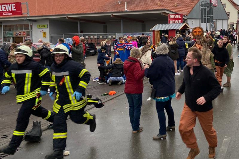 Coche arrolló a una multitud en Alemania durante desfile de Carnaval