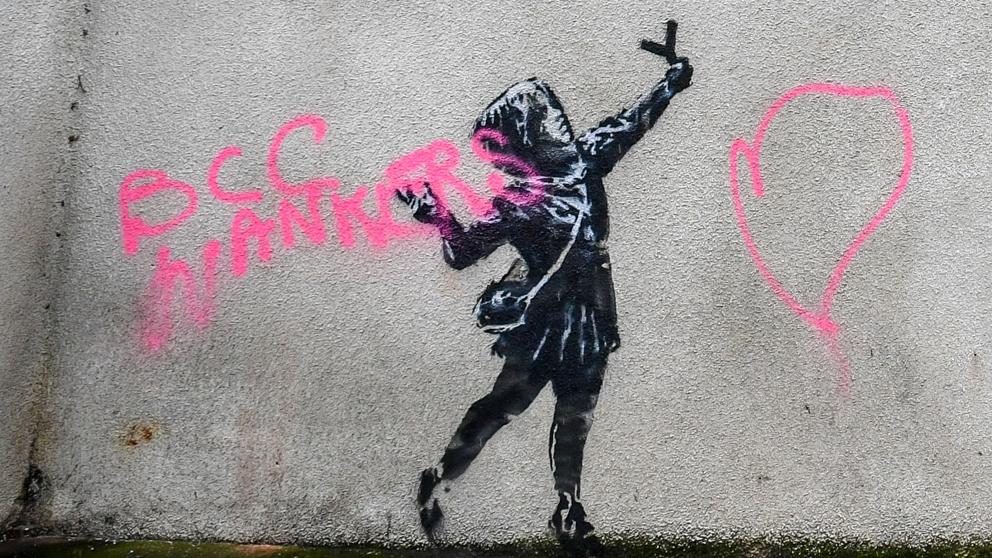 Banksy regaló un mural para el amor y lo destrozan