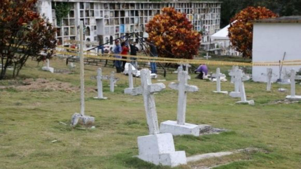 Exhuman 10 cadáveres de falsos positivos en Colombia