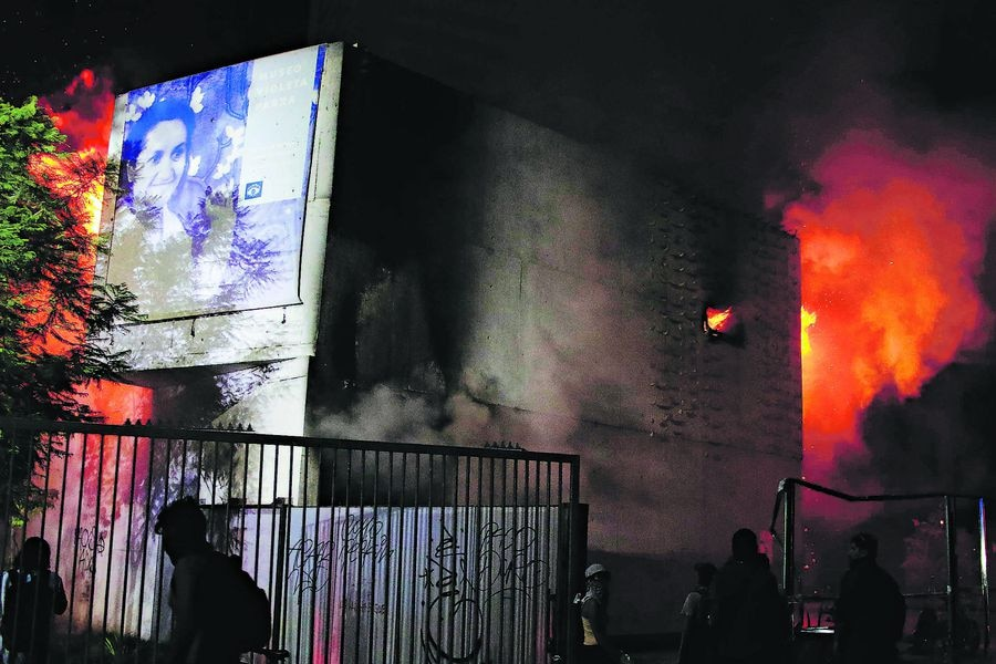 Santiago: Nuevo incendio destruyó el Museo Violeta Parra