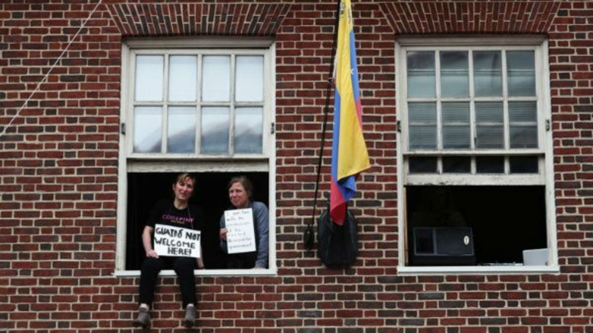 Afrontan juicio defensores de embajada venezolana en EE.UU.