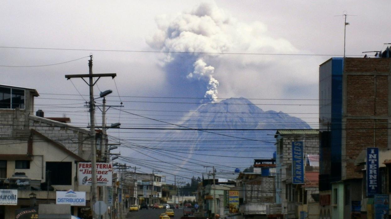 Un volcán a punto de colapsar pone en peligro a Ecuador