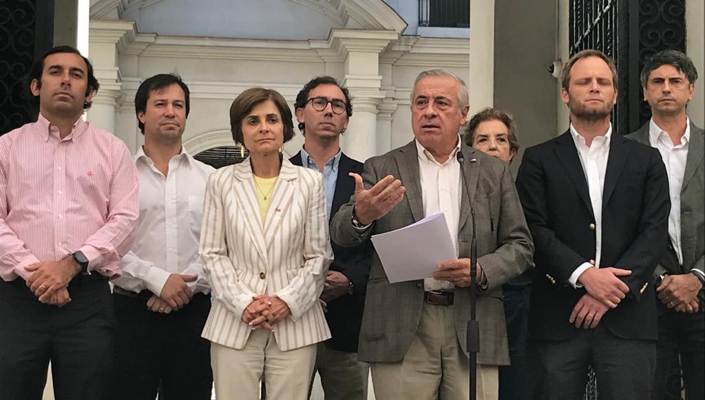 Presentan recurso de protección contra Mañalich por negarse a declarar cuarentena total